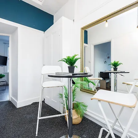 Stylish 2 Bed Apartment Near Notting Hill London